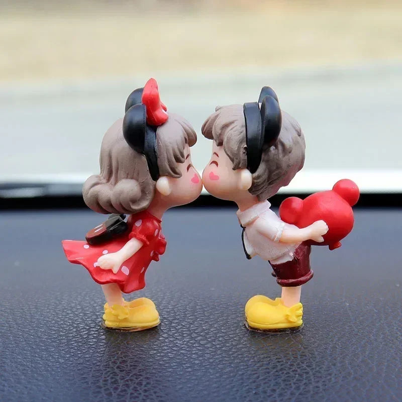 Cartoon Resin Couples Figurine